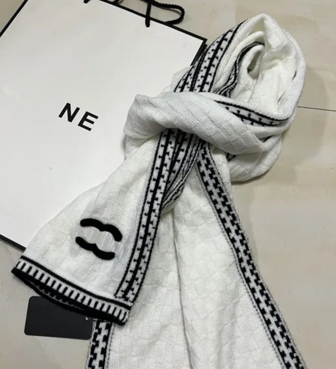 Chonell scarf