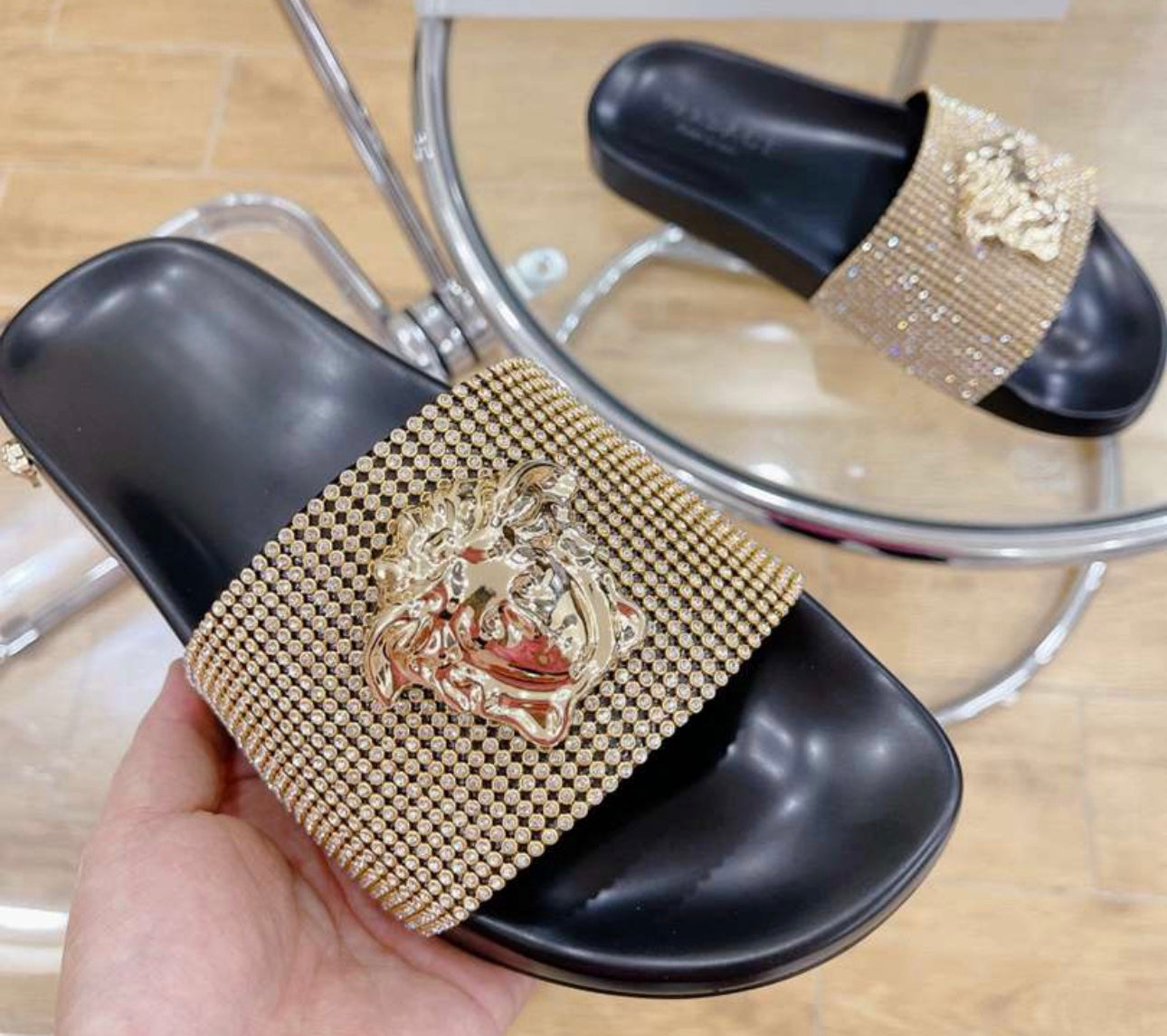 Vershi sandals