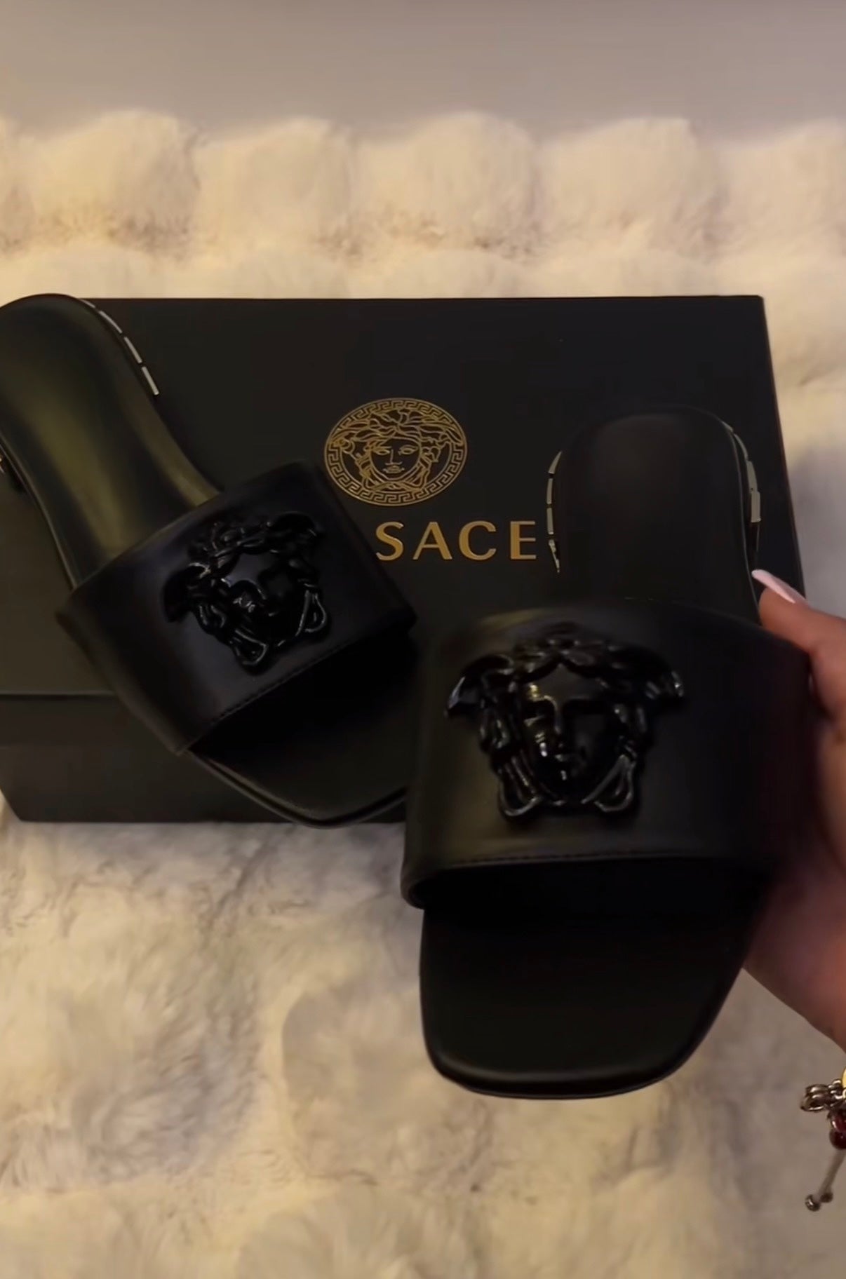 Vershi sandals