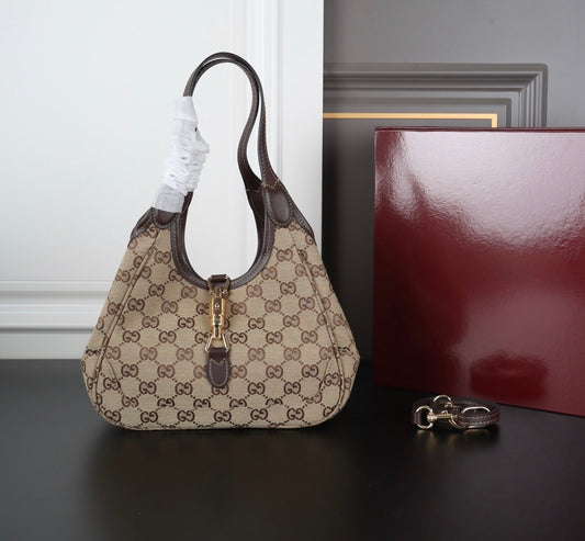 GG purse